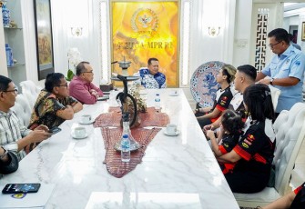 Bamsoet saat menerima Prassetyo Hardja dan jajaran SN Racing, di Jakarta, Kamis (30/11/23).