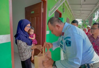 Kalapas Binjai beserta Jajaran saat Beri Bantuan bagi Balita Stunting