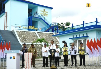 Presiden Joko Widodo meresmikan pembangunan Sistem Penyediaan Air Minum Kali Dendeng di Kota Kupang