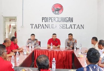 Kapolres, AKBP Imam Zamroni, SIK, MH, dan jajaran melaksanakan silaturahmi ke Kantor DPC PDI Perjuangan Tapanuli Selatan (Tapsel) di Kelurahan Ujung Padang, Padangsidimpuan, Jumat (25/8/2023) siang.