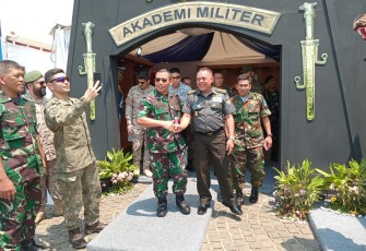 Akademi Militer Bangga Menerima Kunjungan Perwira Siswa Luar Negeri di Pameran TNI Fair 2023