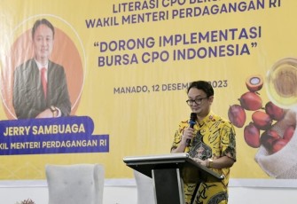 Wamendag Jerry Sambuaga saat memberikan sambutan pada penutupan Literasi CPO “Dorong Implementasi Bursa CPO Indonesia” yang berlangsung di Yama Resort Tondano, Minahasa, Sulawesi Utara, Selasa (12/12).
