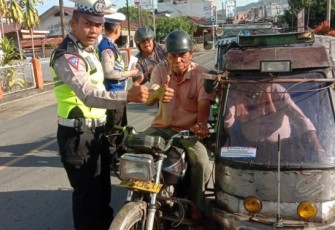 Dalam rangka mendukung pelaksanaan Ops Patuh Toba 2023, personel Polsek Batang Toru gencar melaksanakan sosialisasi dan himbauan.