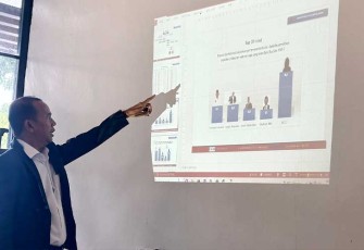 ARCI saat memaparkan hasil survei elektabilitas partai politik di Jawa Timur, Jumat (12/5/2023).