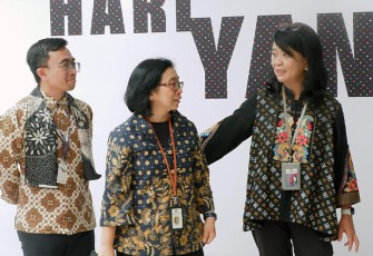 Dirjen Cipta Karya Diana Kusumastuti (Paling Kanan) Direktur Bina Teknik Permukiman dan Perumahan Dian Irawati (Tengah) dan Kepala Balai Kawasan Permukiman dan Perumahan Budianto Prasetio (Paling Kiri)