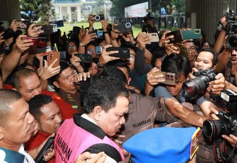 ersangka AQ dilakukan penahanan di Rumah Tahanan Negara Salemba Cabang Kejaksaan Negeri Jakarta Selatan selama 20 hari ke depan terhitung sejak 03 November 2023 s/d 22 November 2023.