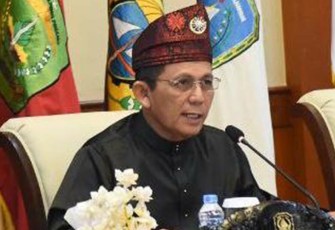 Gubernur H Ansar Ahmad 