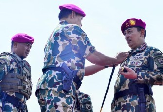 Kapolri saat Disematkan Jadi Warga Kehormatan Marinir