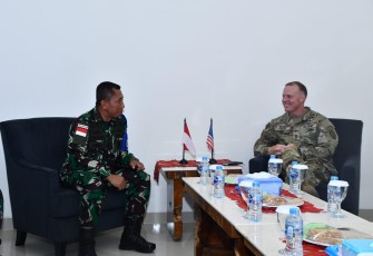 Mayjen Marcus Evans, Panglima Divisi Infanteri ke-25 Angkatan Darat AS di Schofield Barracks, Hawaii, saat  pertemuan dengan Panglima Divisi 2 Kostrad Mayjen TNI Haryanto, S.I.P., M.Tr. (Han) selaku Komandan Satuan Tugas (Dansatgas) Latgabma Super Garuda Shield 2023 beserta staf Satgas.