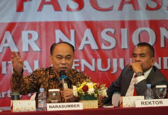Menteri Budi Arie pada Seminar Nasional bertema 'Transformasi Digital Menuju Indonesia Maju' yang digelar oleh Universitas Prof. Dr. Moestopo (Beragama) dengan moderator Prof. Effendi Gazali, Ph.D.