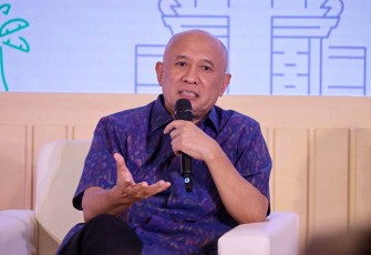 MenKopUKM Teten Masduki pada acara Flexing Lokal Bareng Google dan YouTube di Lokananta, Surakarta, Sabtu (12/8).