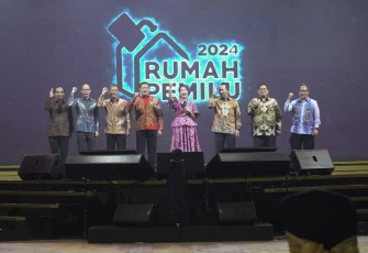 Panglima TNI Laksamana TNI Yudo Margono, S.E.,M.M, bersama Kapolri Jenderal Pol Listyo Sigit Prabowo, Ketua Bawaslu RI Rahmat Bagja, S.H., Dirut Kompas Gramedia  Lilik Oetama, Ketua DKPP Heddy Lugito, Dirut Kompas TV Ricard Bagun Andi Budiman, menyerukan Deklarasi Damai pada Pemilu 2024, bertempat di Golden Ballroom Hotel Sultan, Jakarta Pusat, Senin (11/9/2023).