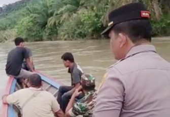 Tim Gabungan Polri, TNI, BPBD masih melakukan pencarian korban hilang hanyut terbawa arus sungai