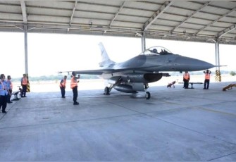 Pesawat F-16 