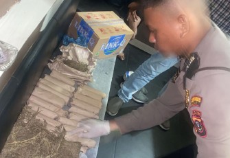 Polisi saat sita barang bukti