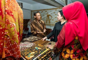 Puan di kawasan UMKM yang berada di Taman Pakujoyo, Gayam, Sukoharjo, Minggu (3/12/2023). 