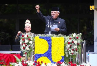 Menteri PUPR Basuki Hadimuljono dalam arahannya pada Upacara Peringatan Hari Bakti Pekerjaan Umum ke-78 di Kantor Kementerian PUPR, Jakarta, Minggu (3/12/2023). 