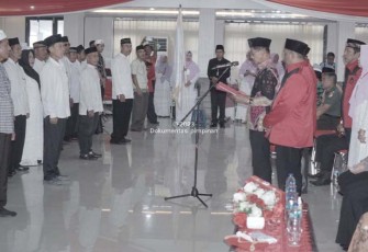 Wakil Walikota Hengky Honandar saat Lantik Pengurus PHBI Kecamatan Sekota Bitung 
