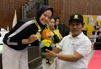 Winda Gusti Laila Atlet Kempo Asal Pasbar saat Raih Medali Emas