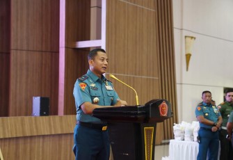 Komandan Denma Mabes TNI Brigjen TNI (Mar) Nawawi, S.E., M.M., saat sambutan.