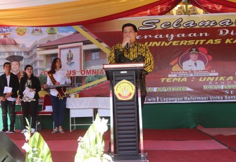 Bupati Samosir Vandiko Timotius Gultom saat memberi sambutan