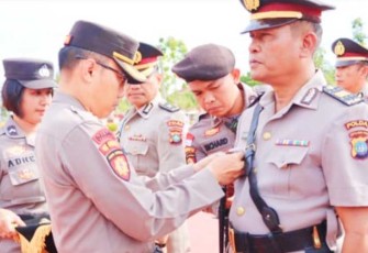 Kapolres Bintan saat Pimpin Upacara Sertijab Pejabat Polres Bintan