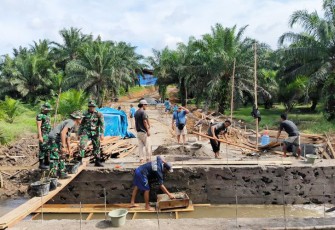 Satgas TMMD Reguler ke-117 Kodim O407/Kota Bengkulu berjibaku Rampungkan Pekerjaan Plat Duiker