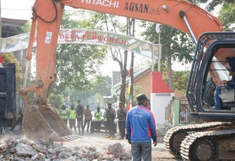 Penertiban Tugu Perguruan Silat