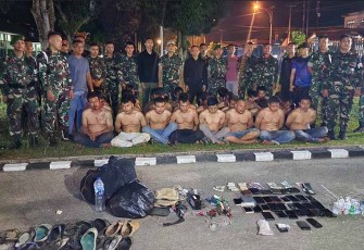TNI AD  Batalyon Yonif 123/RW (Rajawali) berhasil menggerebek tempat diduga peredaran narkoba di Kota Padangsidimpuan, Selasa (12/9/2023) dini hari.