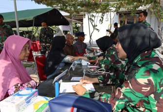 Danlantamal V saatIkuti Bakti Sosial Peringati HUT Ke-78 TNI di Madiun