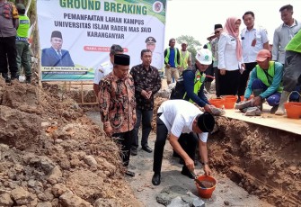 Peletakan batu pertama pembangunan kampus baru UIN Raden Mas Said di wilayah Lalung, Karanganyar oleh Bupati Juliyatmono, Rabu (25/10/2023).