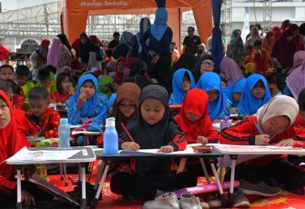 9 Ribu Peserta Lomba Mewarnai Padati Kota Merah Putih