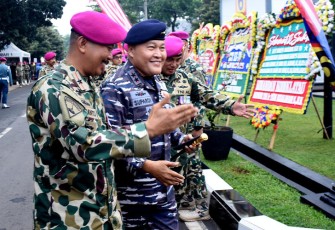 Gubernur AAL saat Hadiri Upacara Sertijab Dankormar