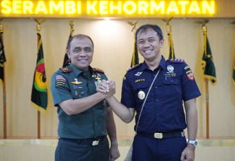 Pangdam XVIII/Kasuari, Mayjen TNI Ilyas Alamsyah, S.E., M.Tr.(Han)., CGCAE., saat Terima Audiensi Kepala KPPBC Manokwari 