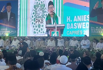 Cawapres Nomor Urut 1, Muhaimin Iskandar  saat orasi politik pada Halaqah Kiai Kampung oleh DPC PKB Kabupaten Demak tentang kemenangan duet AMIN pada Pilpres 2024. Foto : sari jati