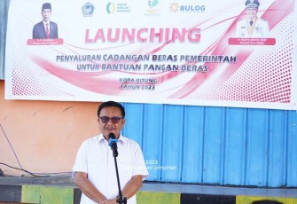 Wali Kota Maurits Mantiri saat Melaunching Penyaluran CBP Tahun 2023