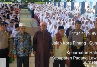 Bhabinkamtibmas Polsek Padang Bolak, Bripka Adam Pohan, menghadiri kegiatan Pekan Perkenalan di Pondok Pesantren (Ponpes) Darul Ulum Pemadu, Senin (7/8/2023) pagi.
