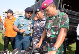 Asops Danlantamal V Kolonel Laut (P) M Taufik menghadiri apel gelar pasukan dan antisipasi bencana hidrometeorologi wilayah Jawa Timur bertempat di Polda Jawa Timur, Surabaya