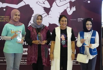 Ketua Harian Dharma Pertiwi saat Hadiri Pertandingan Tenis Meja Menyambut Hari Ibu Ke-95 Tahun 2023