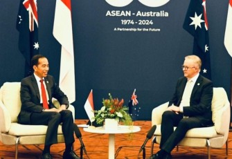 Presiden Joko Widodo saat bertemu dengan Perdana Menteri Australia, Anthony Albanese, di Melbourne Convention and Exhibition Centre (MCEC), Melbourne, Australia, pada Selasa, 5 Maret 2024. 