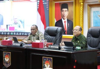 Wamendagri John Wempi Wetipo saat memimpin rapat di Ruang Sidang Utama (RSU) Kantor Pusat Kemendagri, Jakarta, Kamis (11/1/2024).
