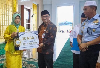 Asisten Pemerintahan dan Kesra Setda Provinsi Kepulauan Riau Arif Fadillah menghadiri acara Milad ke-11 Masjid Raya Nur Ilahi bertempat di Masjid Raya Nur Ilahi Provinsi Kepri, Dompak, Tanjungpinang, Kamis (25/01)