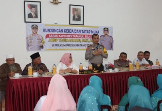 Kapolres Tapsel, AKBP Yasir Ahmadi, memberi himbauan ke masyarakat saat kunjungan kerja dan tatap muka dengan unsur Forkopimcam Marancar maupun masyarakat.