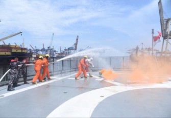 Satlinlamil 1 saat Latihan Penyelamatan Kapal Terpadu