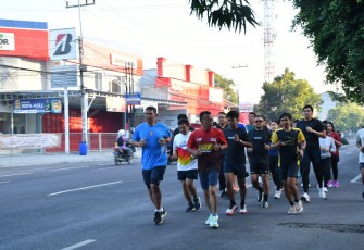Dandim 0802/Ponorogo saat Ikut Mencoba Lari Vol IV (Berolahraga Sambil Wisata) Bersama Bupati Ponorogo