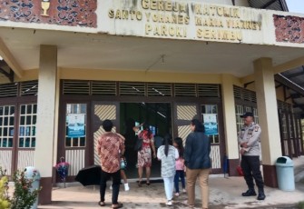 Polsek Air Besar Dalam Pengamanan Ibadah Minggu