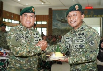 Divisi Infanteri 2 Kostrad menggelar acara tasyakuran yang dilaksanakan di Gedung Sandoyo Madivif 2 Kostrad, Singosari, Kabupaten Malang, Rabu (06/03/2024)