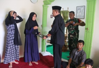 Dandim Madiun saat Takziah ke Rumah Duka Almarhum di Desa Metesih RT 16 RW 05, Kecamatan Jiwan, Kabupaten Madiun, Minggu (18/02/2024).