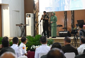 Direktur Latihan (Dirlat) Kodiklatal Brigjen TNI Marinir Widodo mewakili Komandan Kodiklatal Letjen TNI Marinir Nur Alamsyah, menghadiri acara Lepas Sambut  Kasdam V Brawijaya dari Mayjen TNI Niko Fahrizal kepada Brigjen TNI Endro Satoto, bertempat di Gedung Balai Prajurit Kodam V Brawijaya Surabaya, Senin (08/01/2024)