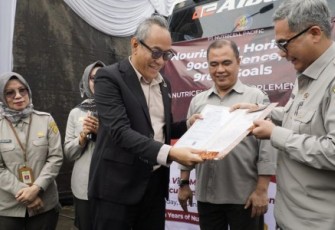 Wamentan RI Harvick Hasnul Qolbi saat melepas ekspor pakan ternak di Serpong, Tangerang Selatan, Senin (29/1)